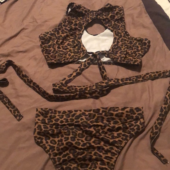 Two piece cheetah bikini - Picture 3 of 4